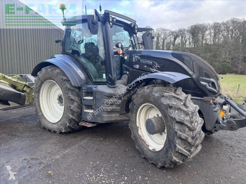 Lantbrukstraktor Valtra  T235