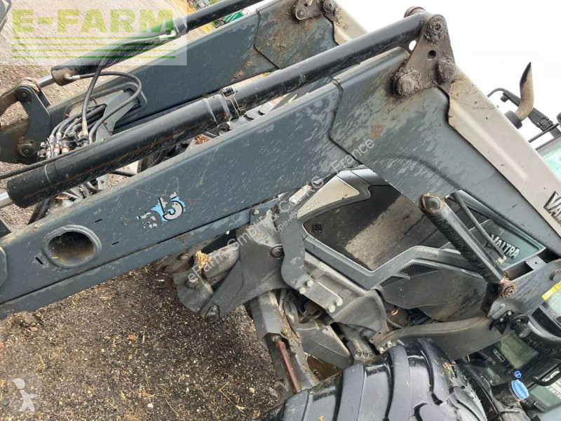 Lantbrukstraktor Valtra  n123