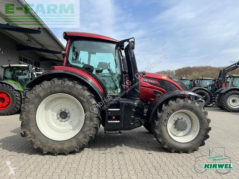 Landbrugstraktor Valtra  t 214 versu