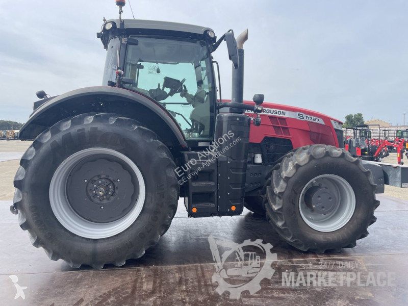 Сільськогосподарський трактор Massey Ferguson...