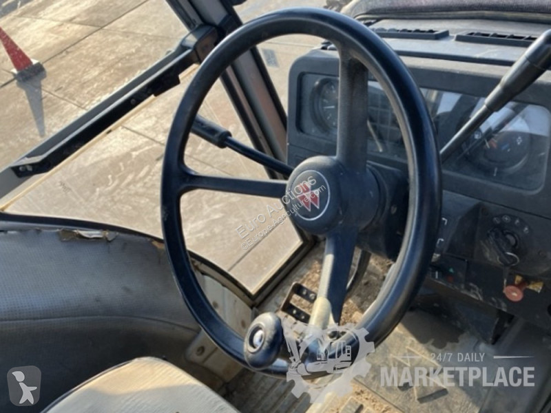 Сільськогосподарський трактор Massey Ferguson 382