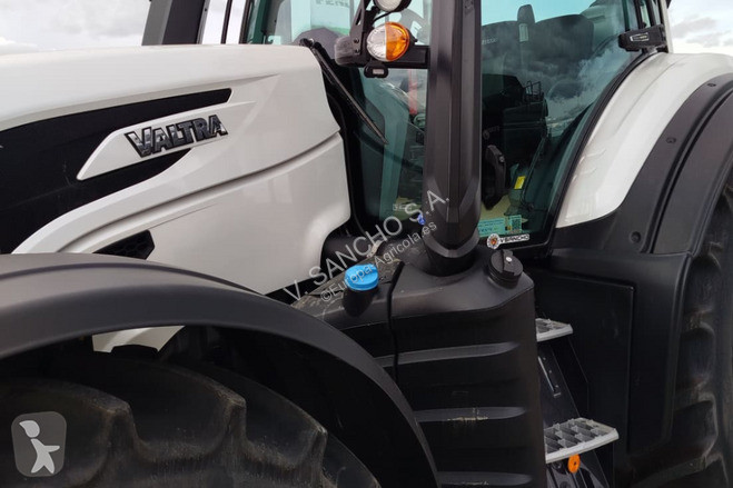 Landbrugstraktor Valtra T 215 VERSU