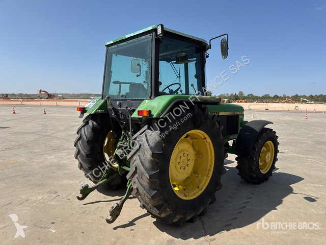 جرار زراعي John Deere  2140
