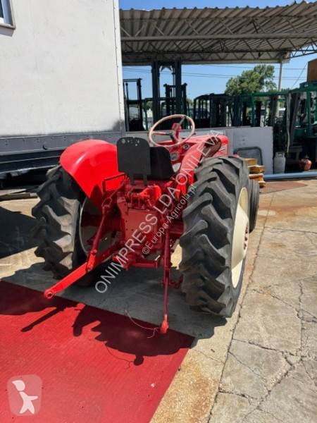 Tractor agrícola International B275