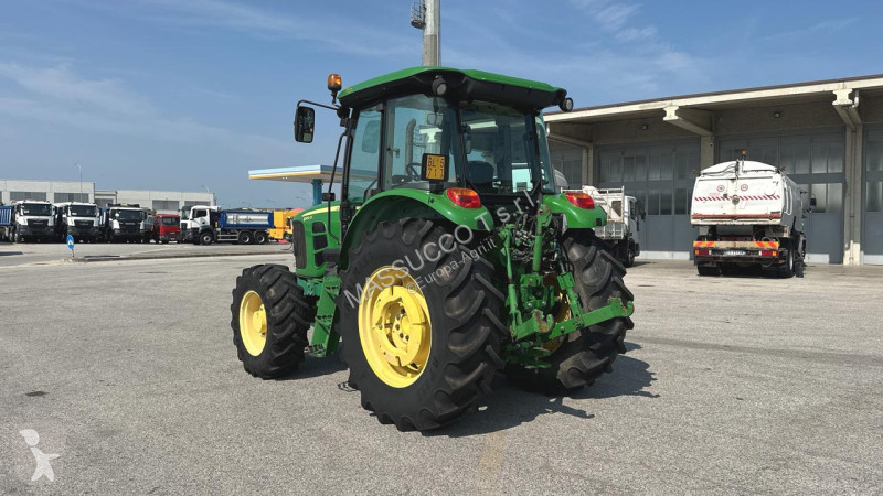 Tractor agrícola John Deere 6100D