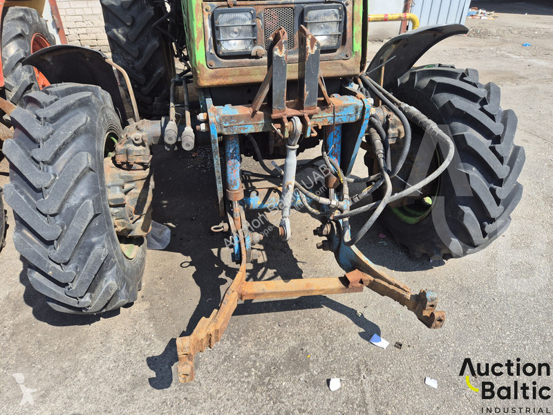 Lantbrukstraktor MT3 Belarus-820