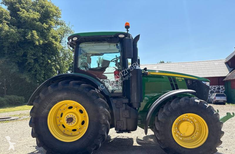 Lantbrukstraktor John Deere 7270R