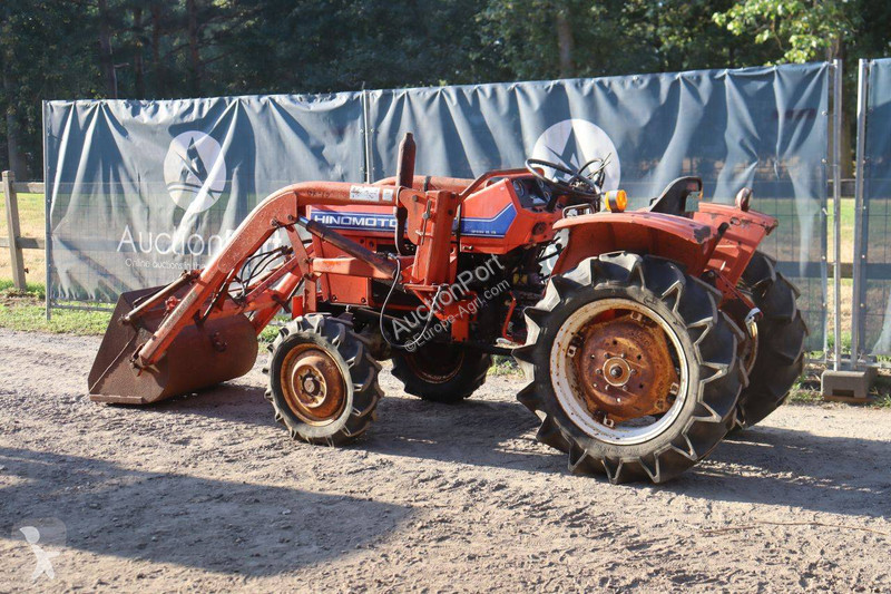 Zemědělský traktor Hinomoto E264