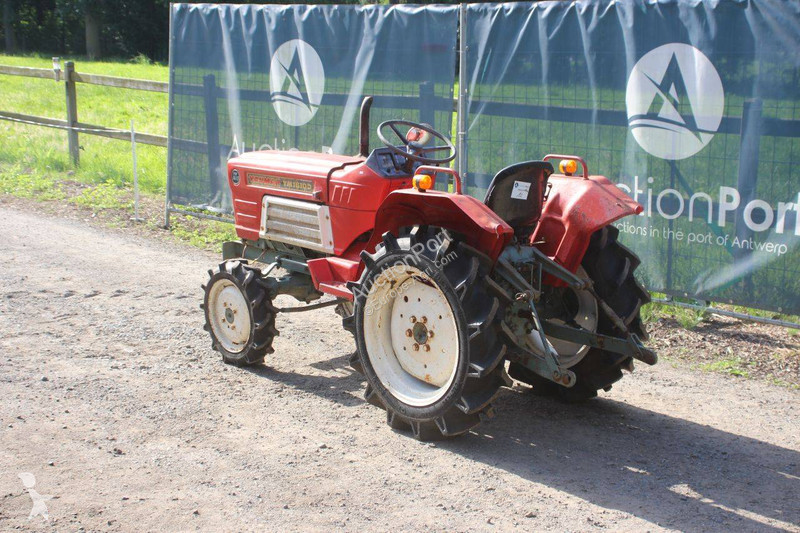 Tractor Yanmar YM1610D
