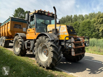 Zemědělský traktor JCB