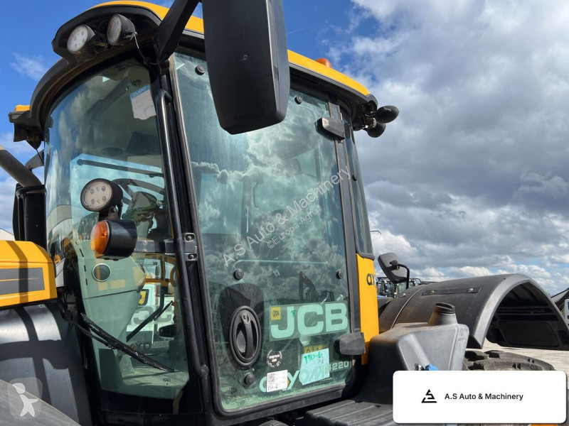 Tractor JCB