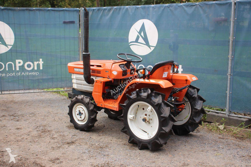 Сільськогосподарський трактор Kubota B1500DT