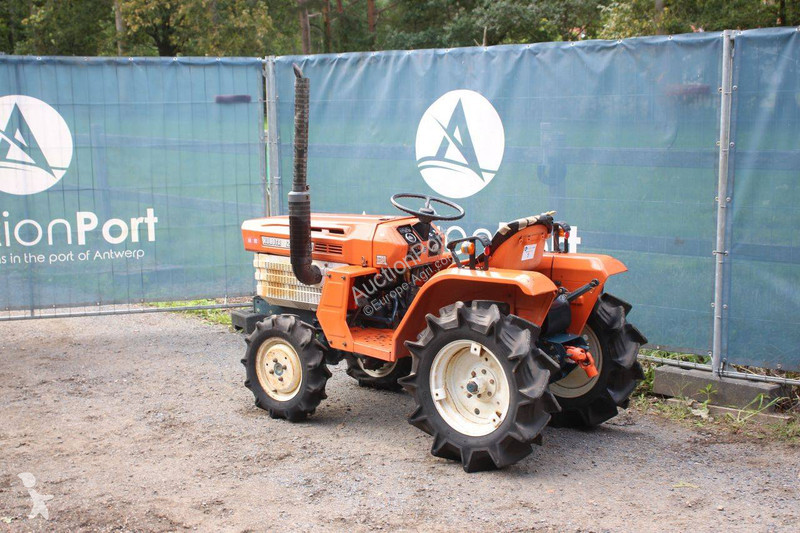 Сільськогосподарський трактор Kubota B1400DT