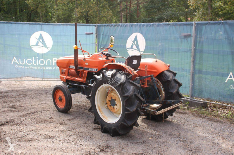 Сільськогосподарський трактор Kubota L2601