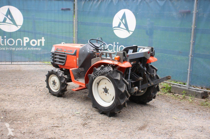 Сільськогосподарський трактор Kubota Granbia GB20
