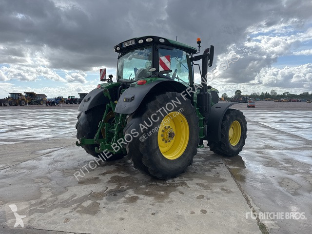 Tracteur agricole John Deere 6215R