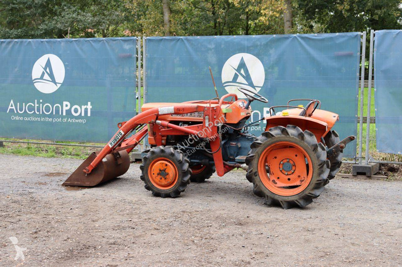 Kubota L2000DT tractor