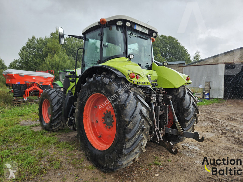 Claas Axion 830 tractor