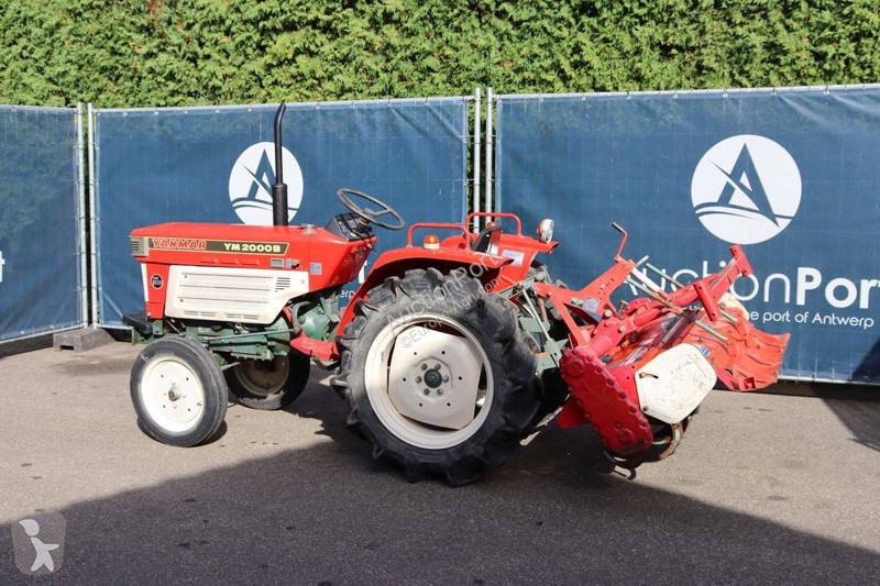Tractor agrícola Yanmar YM2000B