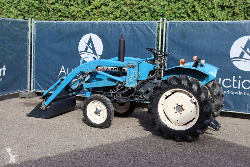 Tractor agrícola Mitsubishi D2000
