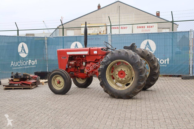 Tractor agrícola International 523