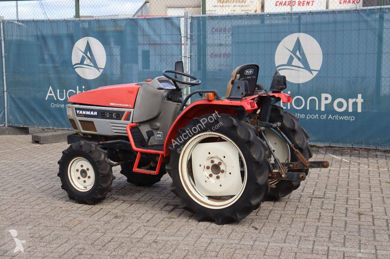 Tractor agrícola Yanmar F220D