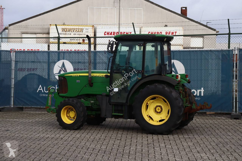 Tractor agrícola John Deere 5615 V