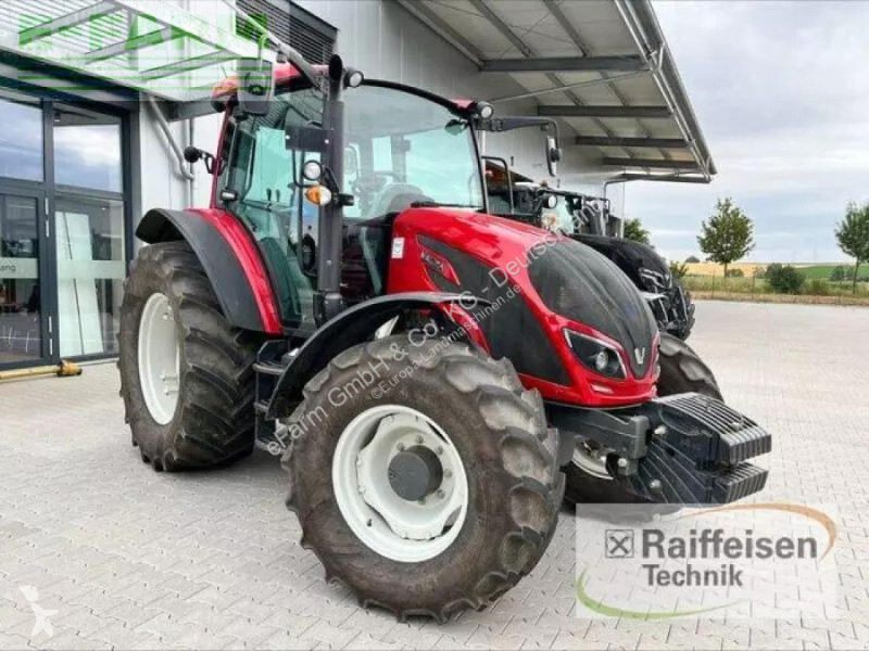 Tracteur agricole Valtra  a104