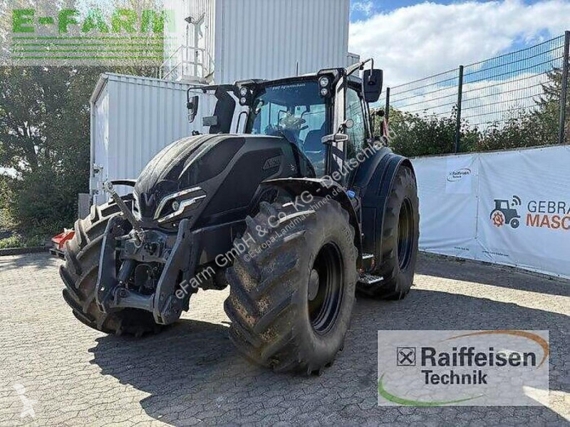 Tracteur agricole Valtra  q 305