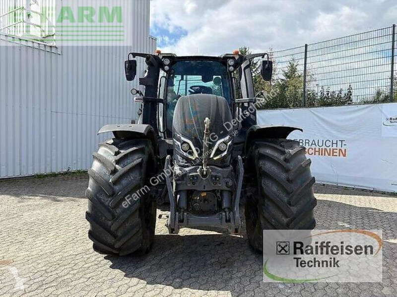 Tracteur agricole Valtra  q 305
