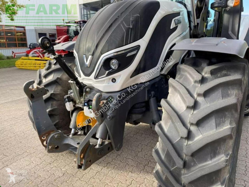 Tracteur agricole Valtra  t174 versu