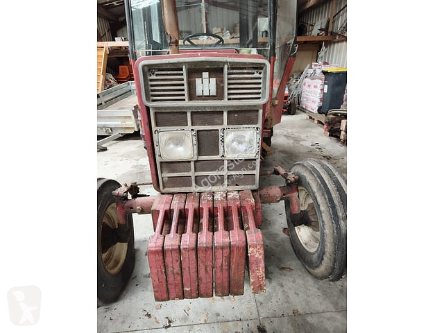 Tracteur agricole International 733