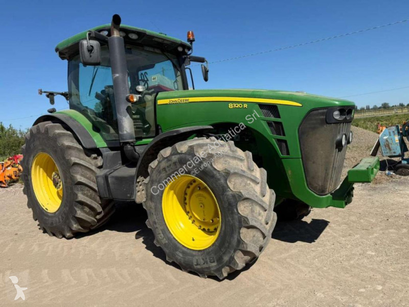 Tracteur agricole John Deere 8320R