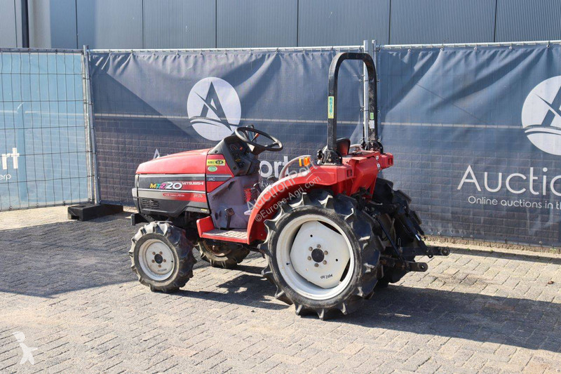 Tracteur agricole Mitsubishi MTZ20