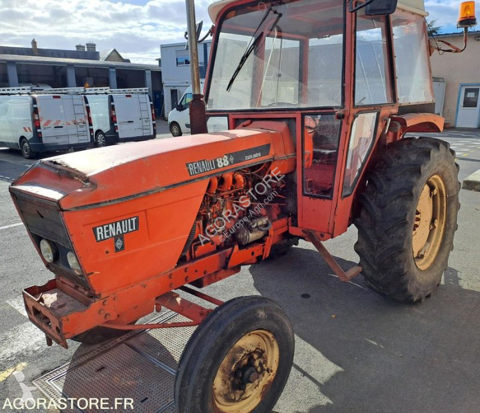 Tracteur agricole Renault 88