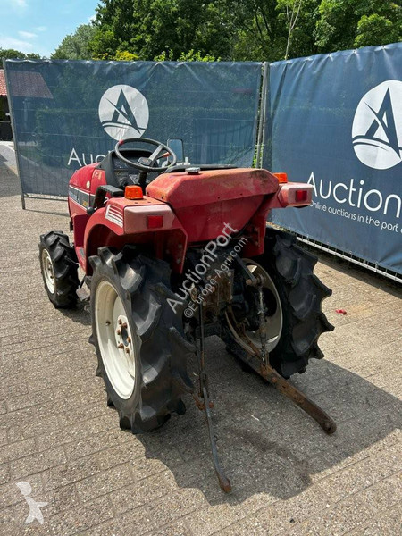 Tracteur agricole Mitsubishi MT165