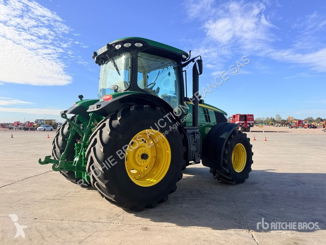 Zemědělský traktor John Deere 7230R