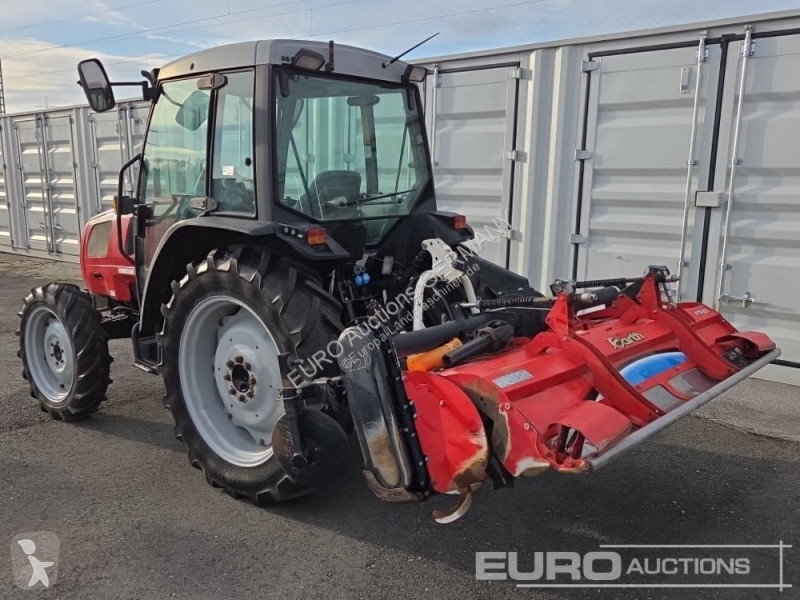 Zemědělský traktor Massey Ferguson 2210