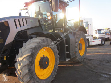 Zemědělský traktor JCB