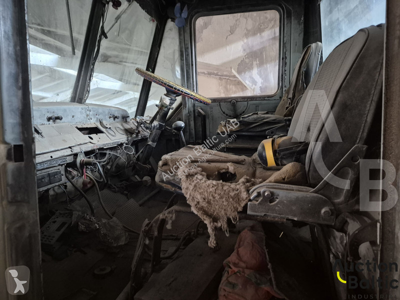 Zemědělský traktor  T-150K
