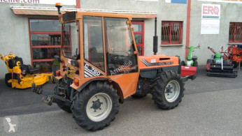 /123/3/8822216-tracteur_agricole-holder_th.jpg