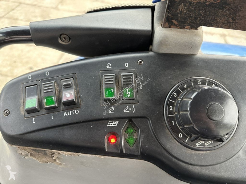 Tracteur agricole New Holland TVT 195 Dutch...
