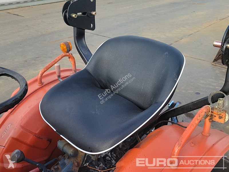 جرار زراعي  B7001