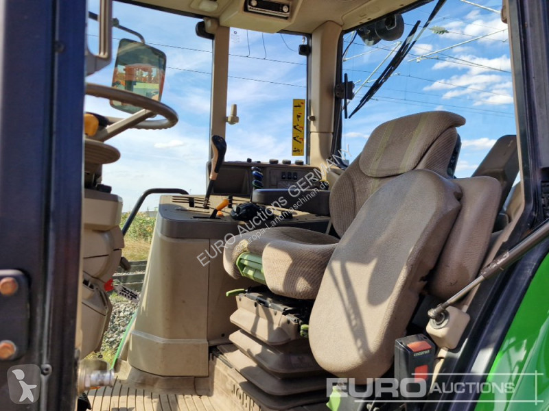 Zemědělský traktor John Deere 6330