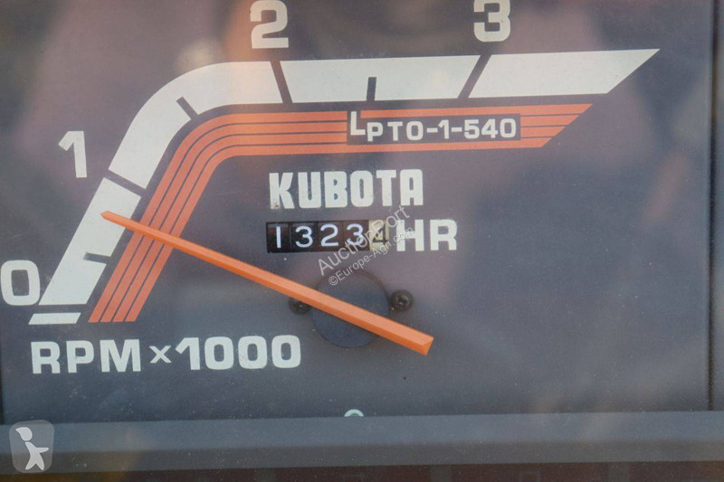 جرار زراعي Kubota L1-235