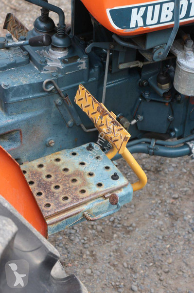 Сільськогосподарський трактор Kubota L2601