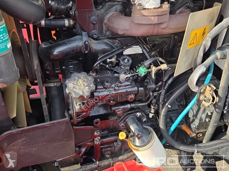 Zemědělský traktor Massey Ferguson 2210
