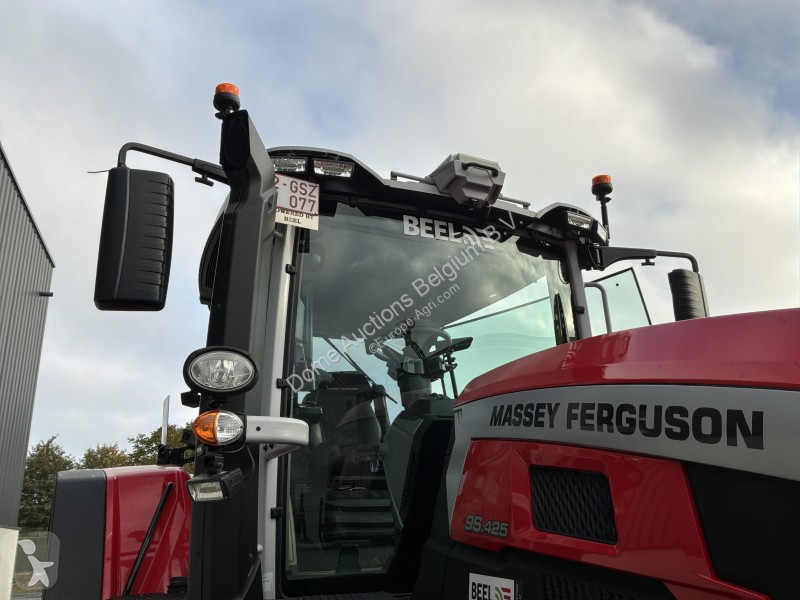 Zemědělský traktor Massey Ferguson 9S.425...