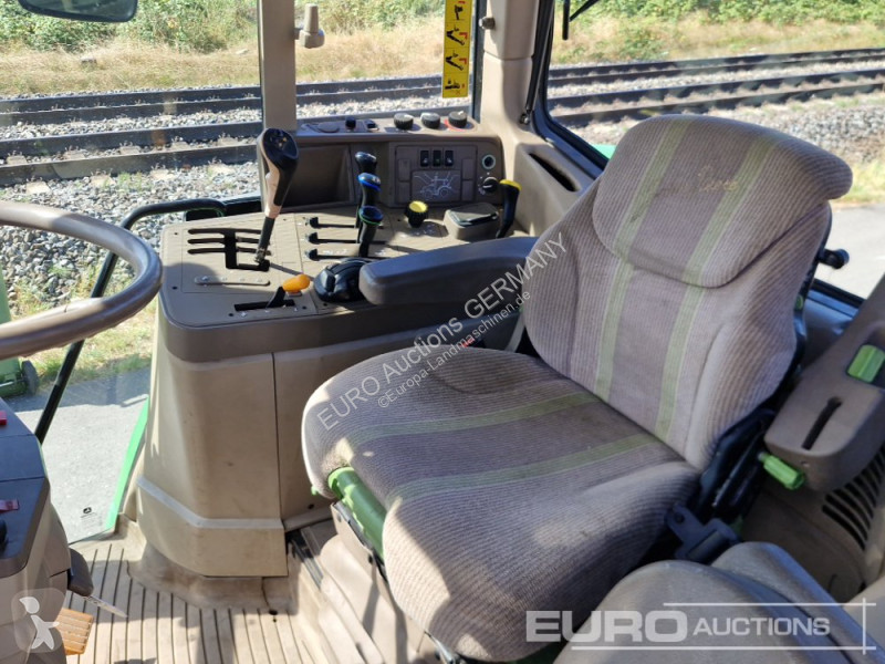 Zemědělský traktor John Deere 6330