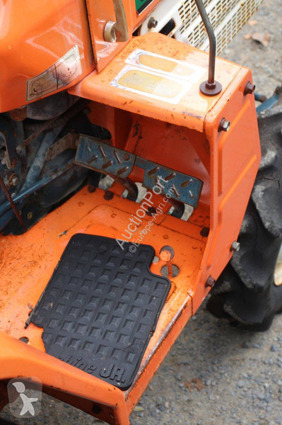 Сільськогосподарський трактор Kubota B1502DT